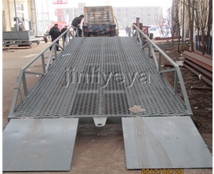 南京移动液压式登车桥